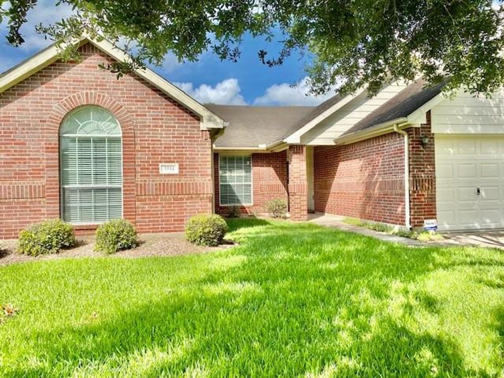Photo of 3514 Silouette Cove, Friendswood, TX 77546 (MLS # 85407532)