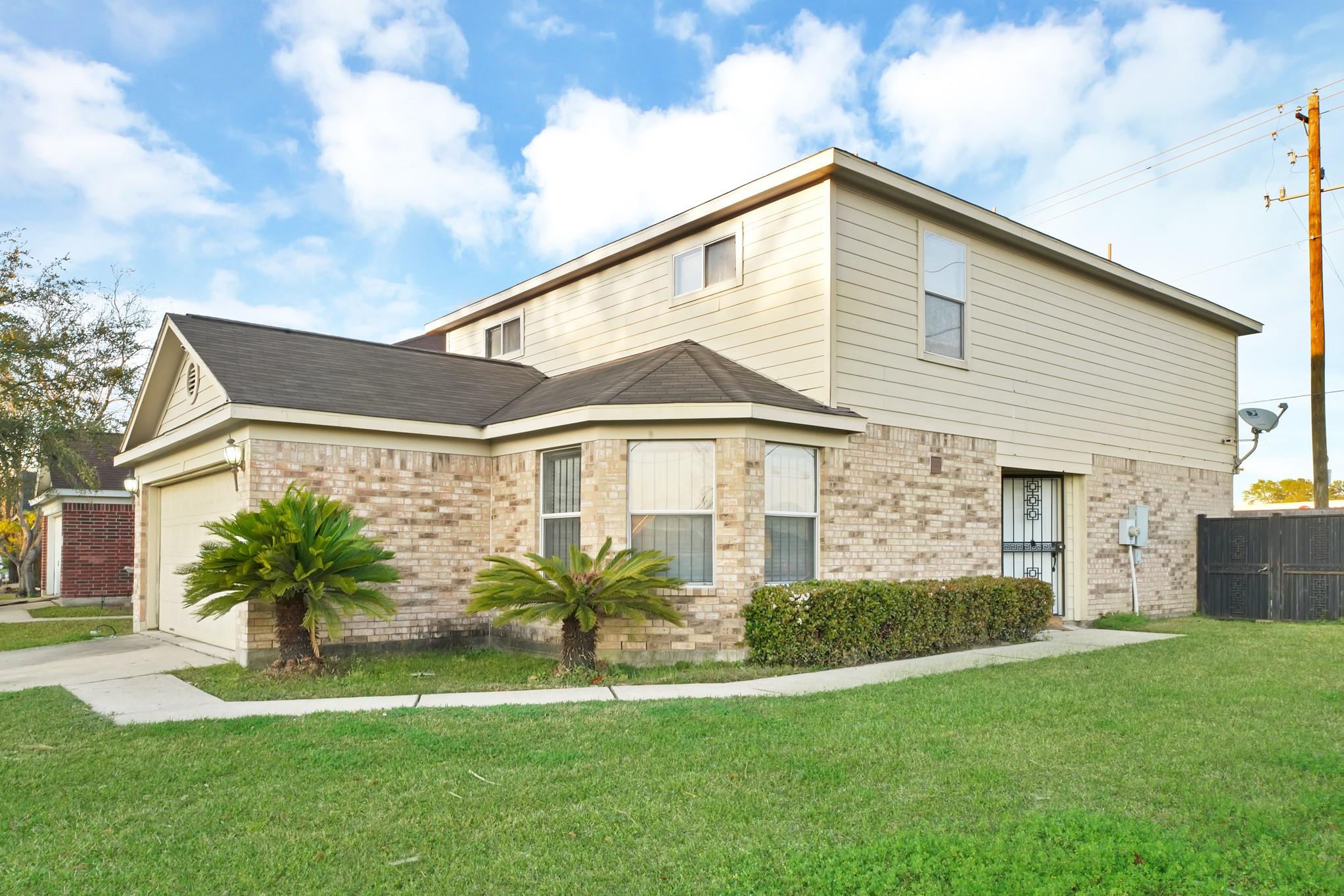 1102 Fairlane Square