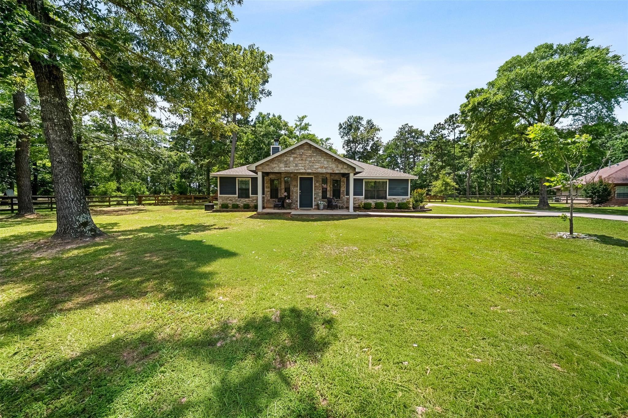 11414 Oak Springs Dr