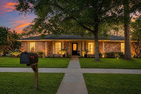 Homes For Sale - 11503 Chetman Drive<br/> Houston, TX 77065