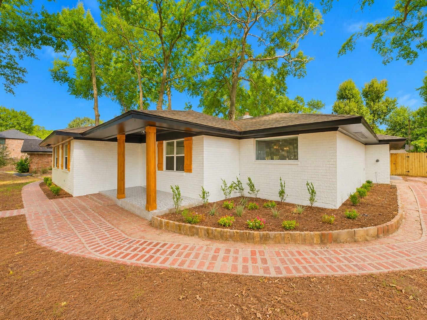 1527 Sungail Drive