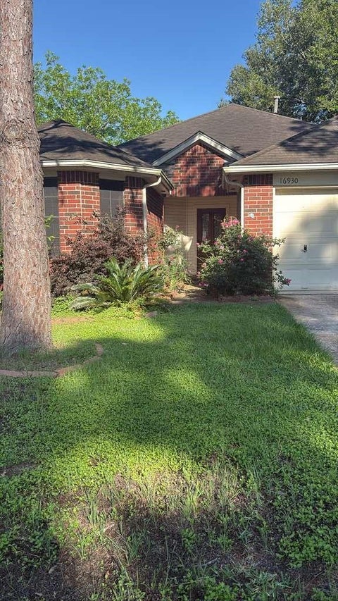 Homes For Sale - 16930 Blue Mist Circle<br/> Sugar Land, TX 77498