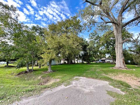 Vacant Land For Sale - 6522 Highway 6<br/> Hitchcock, TX 77563