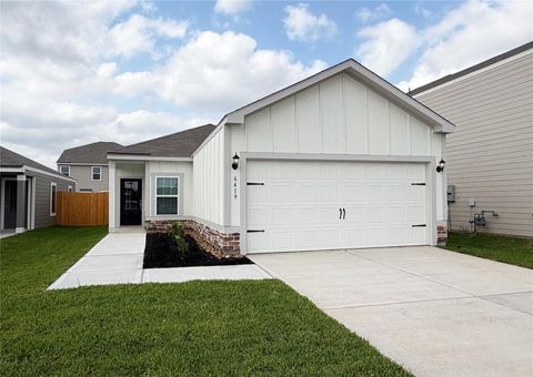 Photo of 6419 Autumn Equinox Drive, Houston, TX 77048 (MLS # 61220628)