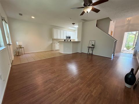 Townhouse For Sale - 226 W Stedhill Loop<br/> Conroe, TX 77384