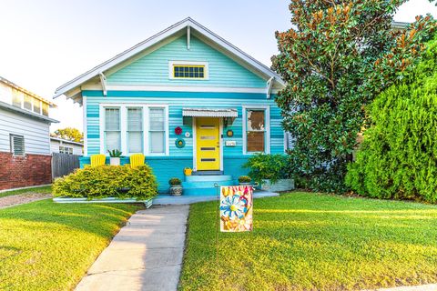 Photo of 3609 Avenue O, Galveston, TX 77550 (MLS # 96578840)