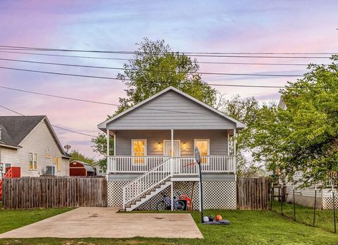 Photo of 805 E Mulberry Avenue, Wharton, TX 77488 (MLS # 69739934)