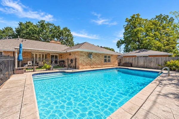 11006 ASHCROFT DR, HOUSTON, TX 77096 - Image dfb15bb4cb98c2d557431eddf159ef1b/1453559093