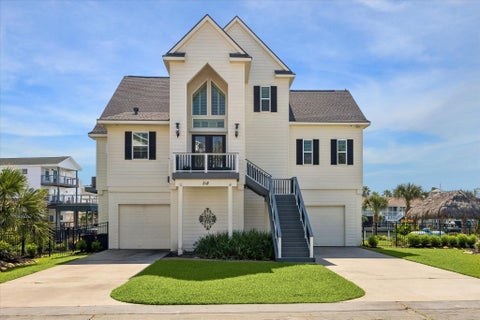 Photo of 218 Catamaran Drive, Tiki Island, TX 77554 (MLS # 29194840)