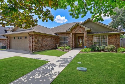 Photo of 402 Magnolia Lane, Brenham, TX 77833 (MLS # 34843876)