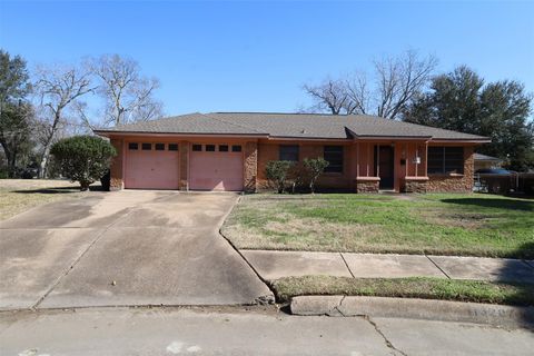 Homes For Rent - 13207 Santa Teresa Road<br/> Houston, TX 77045