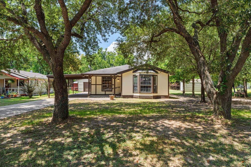 Photo of 221 Oak Ridge Drive, Onalaska, TX 77360 (MLS # 68226769)