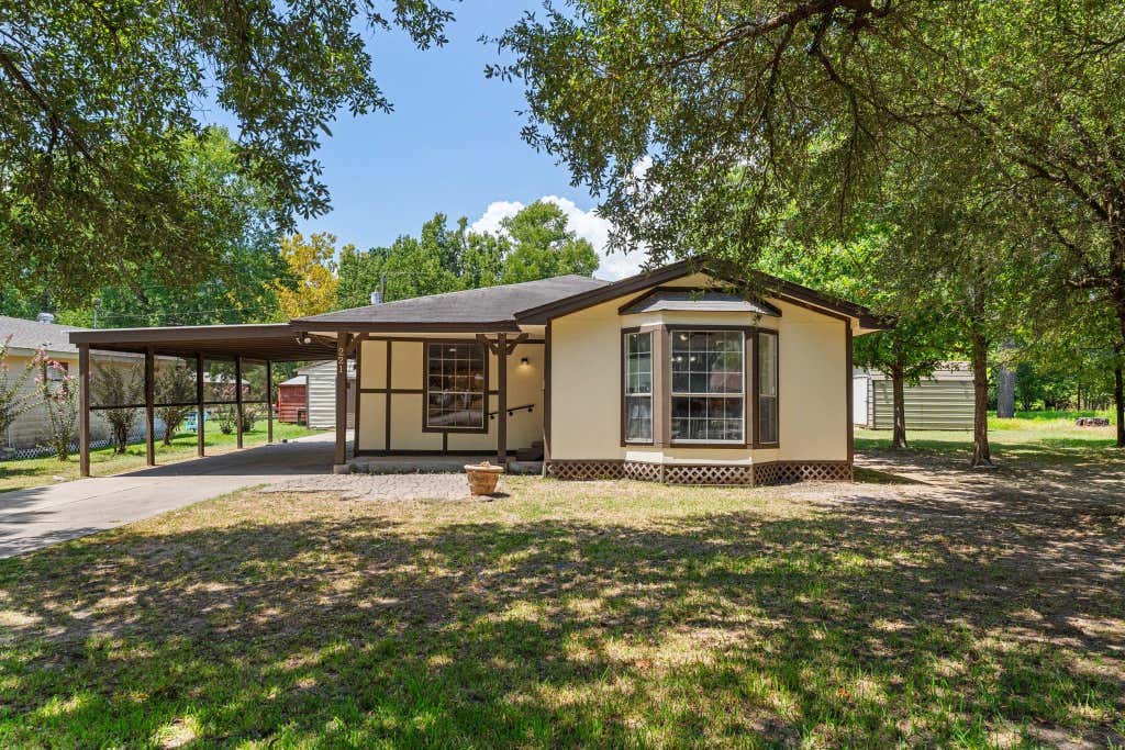 Photo of 221 Oak Ridge Drive, Onalaska, TX 77360 (MLS # 68226769)