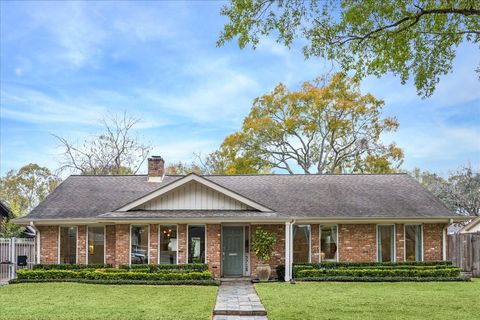 Photo of 5718 Jackwood Street, Houston, TX 77096 (MLS # 54697138)