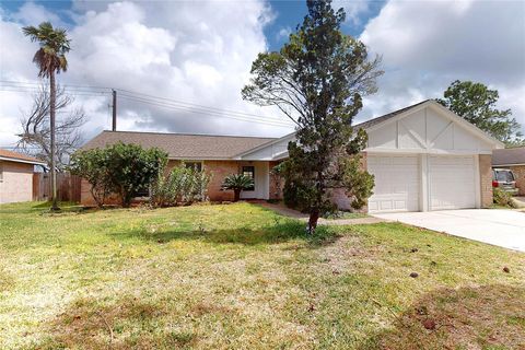 Photo of 2711 Heritage Colony Drive, Webster, TX 77598 (MLS # 27316741)