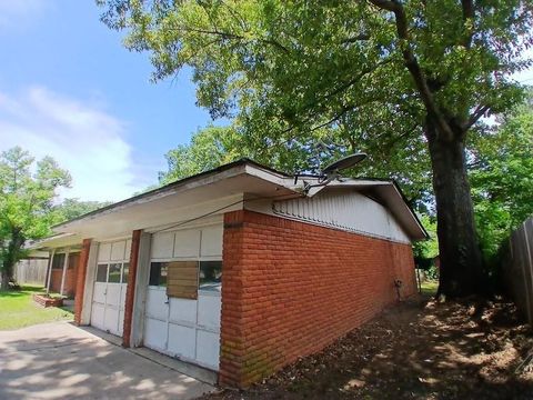 Homes For Sale - 1716 S Robison Road<br/> Texarkana, TX 75501