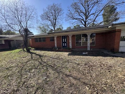 Homes For Sale - 1716 S Robison Road<br/> Texarkana, TX 75501