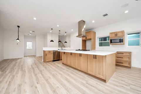 Tiny photo for 2711 Delano Street, Houston, TX 77004 (MLS # 40170488)