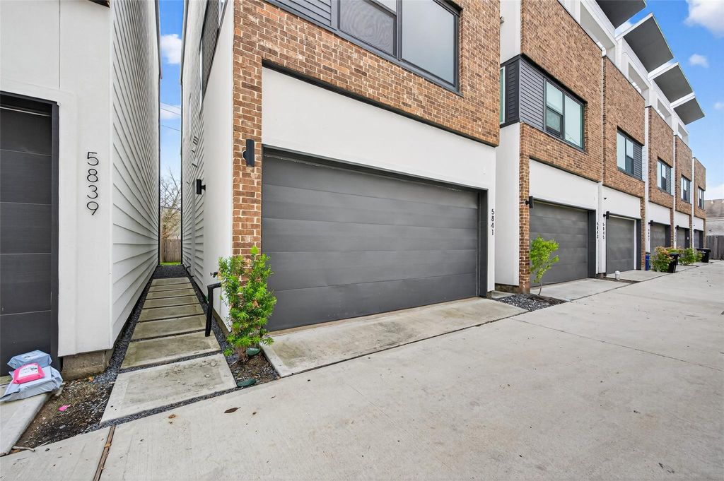 Photo of 5841 Dolores Street, Houston, TX 77057 (MLS # 45166298)