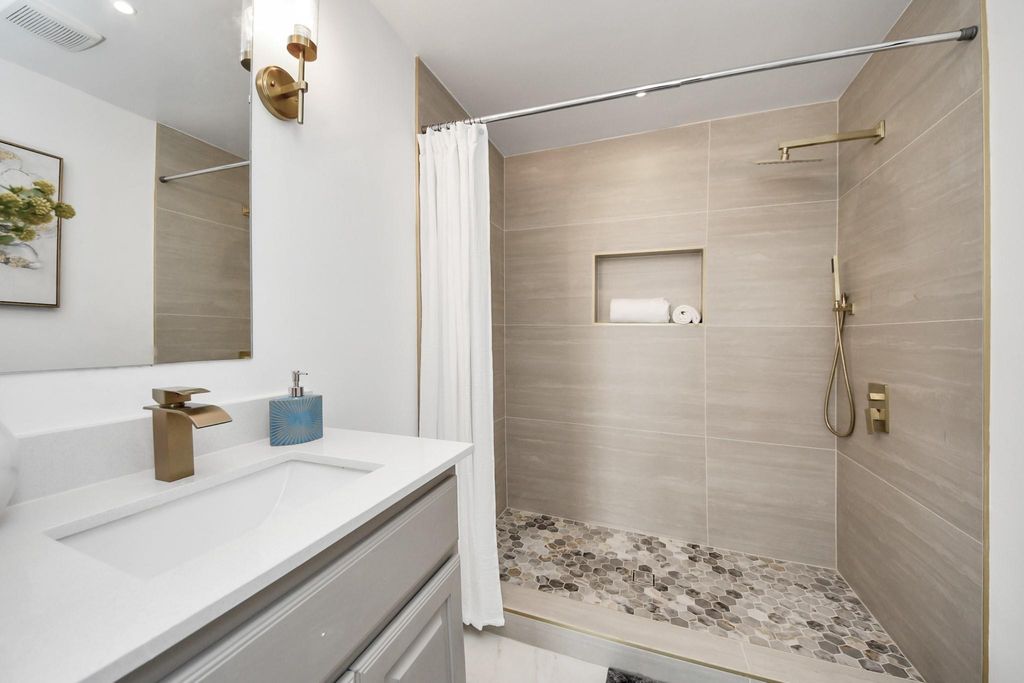 Photo of 4215 Eli St Street, Houston, TX 77007 (MLS # 35675603)