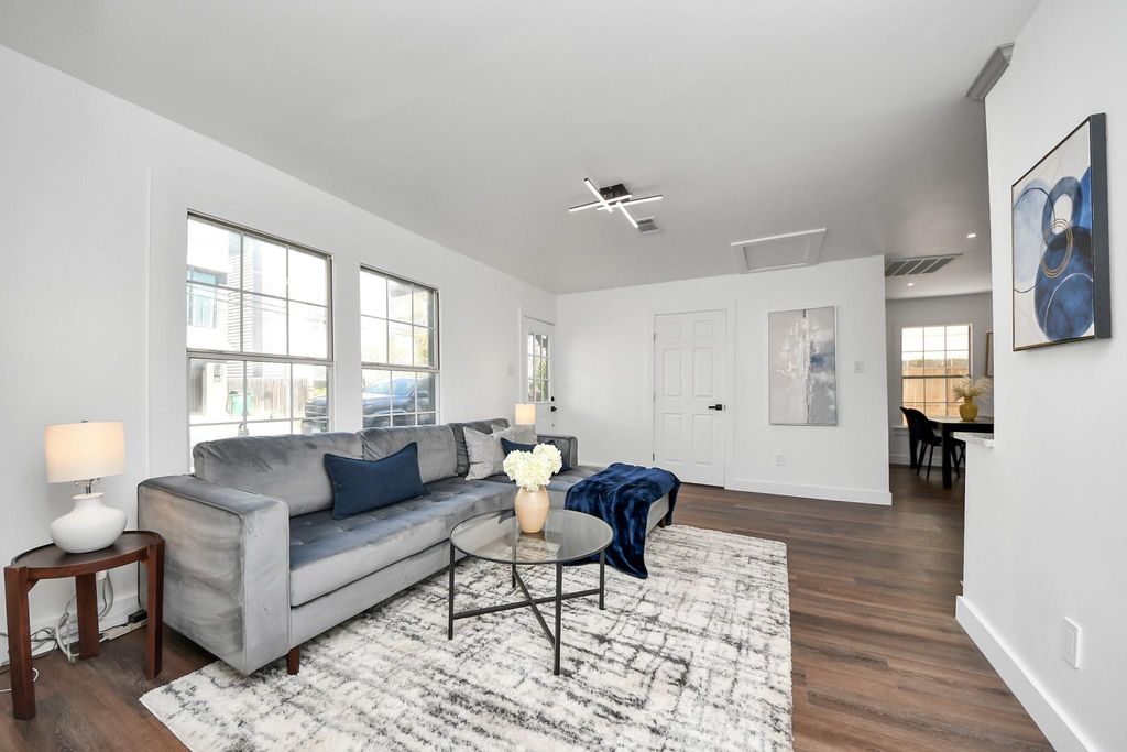 Photo of 4215 Eli St Street, Houston, TX 77007 (MLS # 35675603)