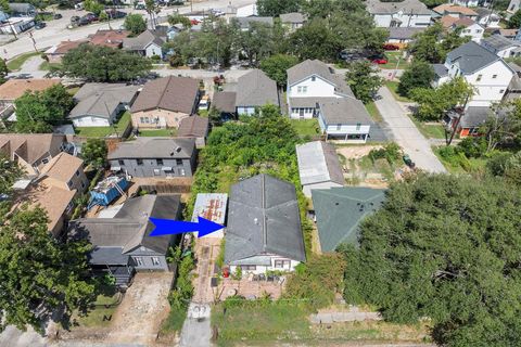 Photo of 409 Walton Street, Houston, TX 77009 (MLS # 41927800)