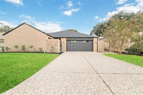 Photo of 15651 Whitewater Lane, Houston, TX 77079 (MLS # 34126012)