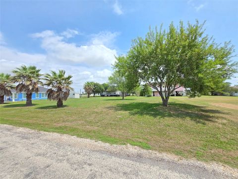 Photo of 894 W Bayshore Drive, Palacios, TX 77465 (MLS # 83116168)