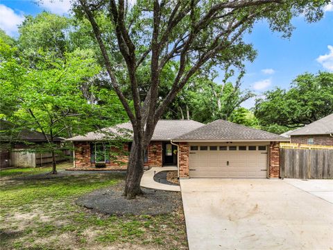 Photo of 112 April Wind Drive E, Montgomery, TX 77356 (MLS # 33930433)