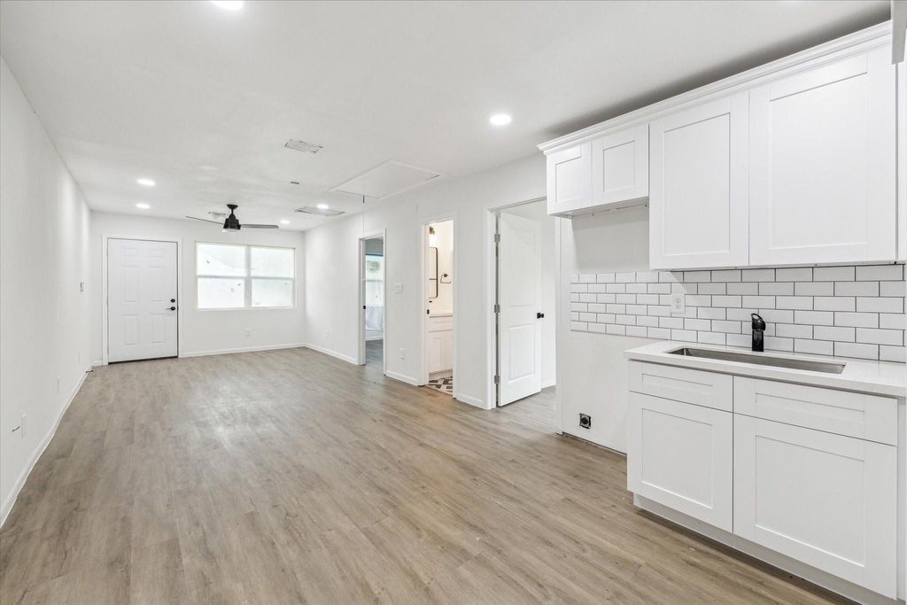 Photo of 306 40th 1/2 Street #B, Houston, TX 77018 (MLS # 29165763)
