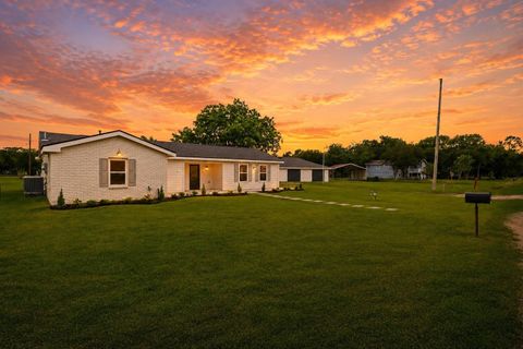 Photo of 1510 Avenue K, Danbury, TX 77534 (MLS # 78863749)