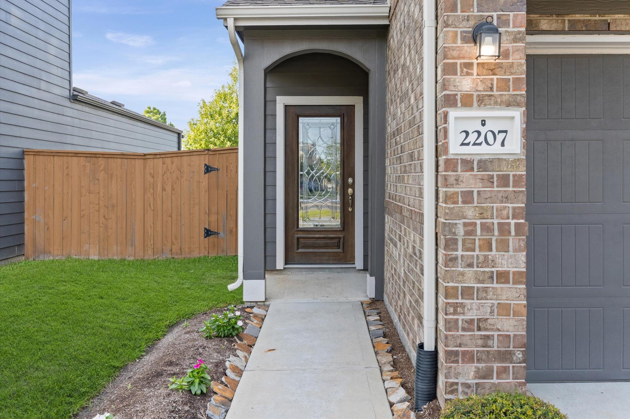 2207 Harmony Point Lane