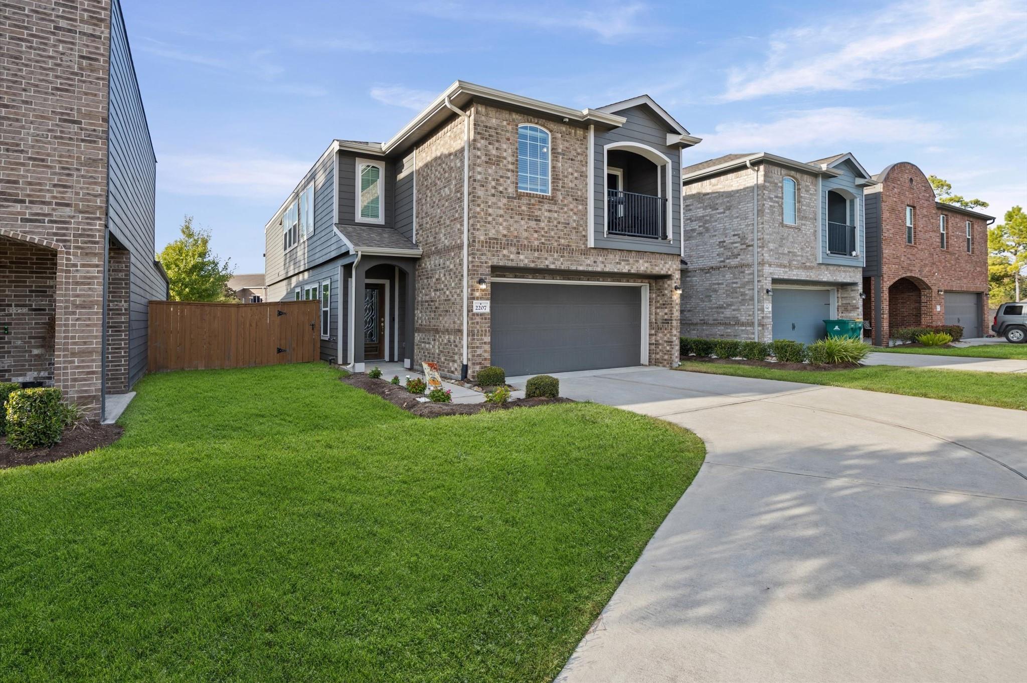 2207 Harmony Point Lane