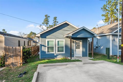 Photo of 16928 Kempwood, Montgomery, TX 77316 (MLS # 56239990)
