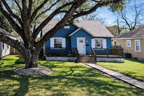 Photo of 405 13th Avenue N, Texas City, TX 77590 (MLS # 65855609)