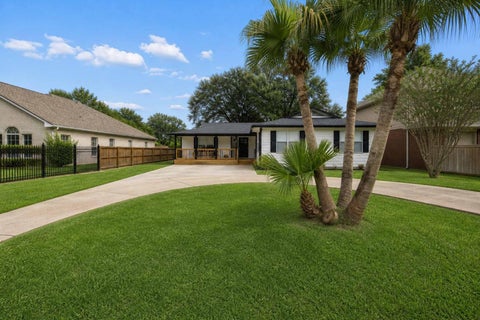 Photo of 8205 Arrowhead Lane, Houston, TX 77075 (MLS # 26138181)