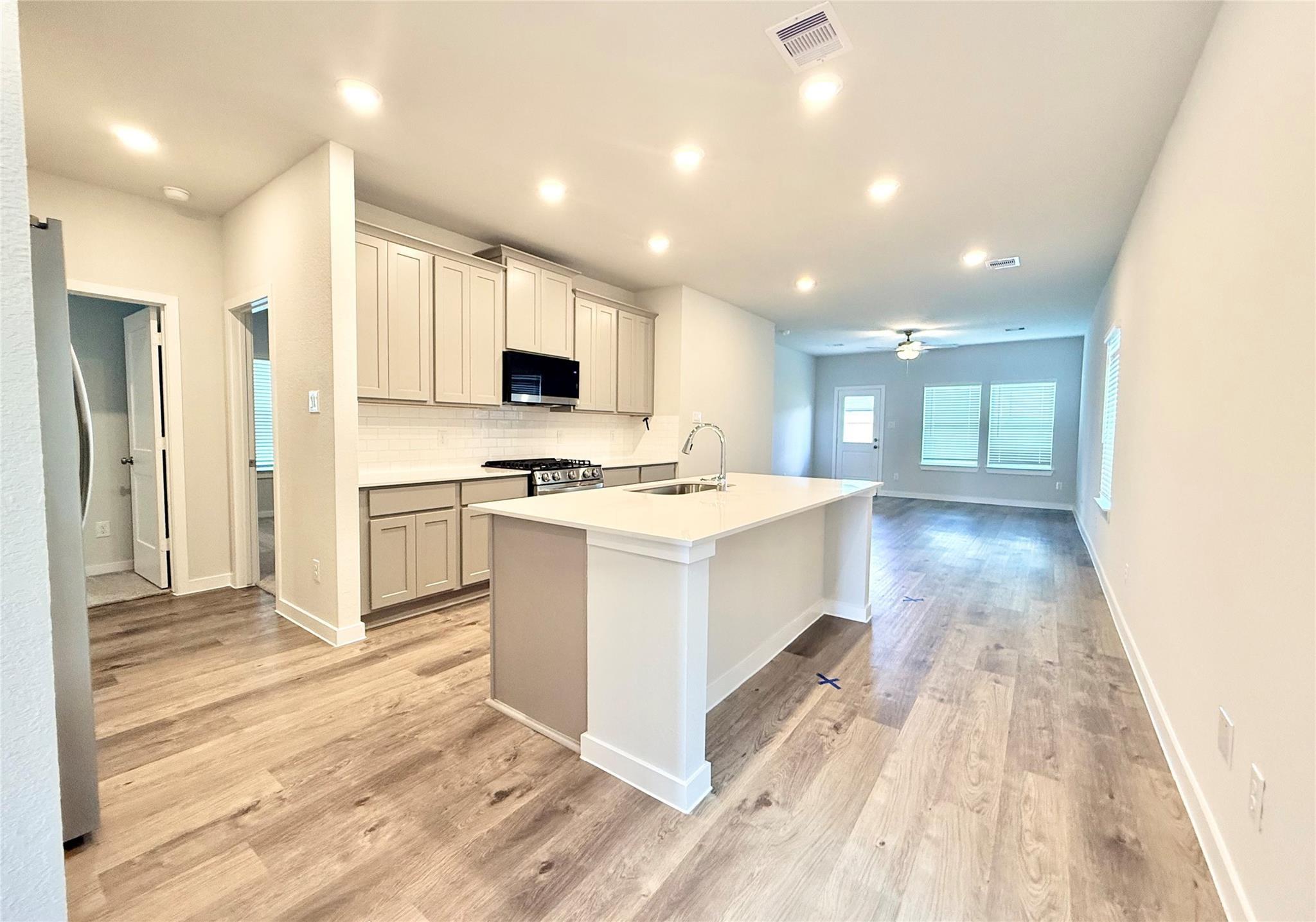 4015 Crowning Court