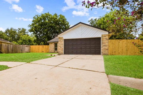 Photo of 7310 Londres Drive, Houston, TX 77083 (MLS # 32961129)