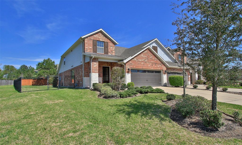 Photo of 7 Heirloom Garden Place, The Woodlands, TX 77354 (MLS # 80823304)