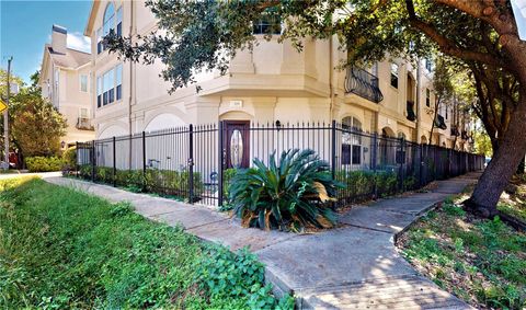Photo of 328 Malone Street, Houston, TX 77007 (MLS # 52102872)