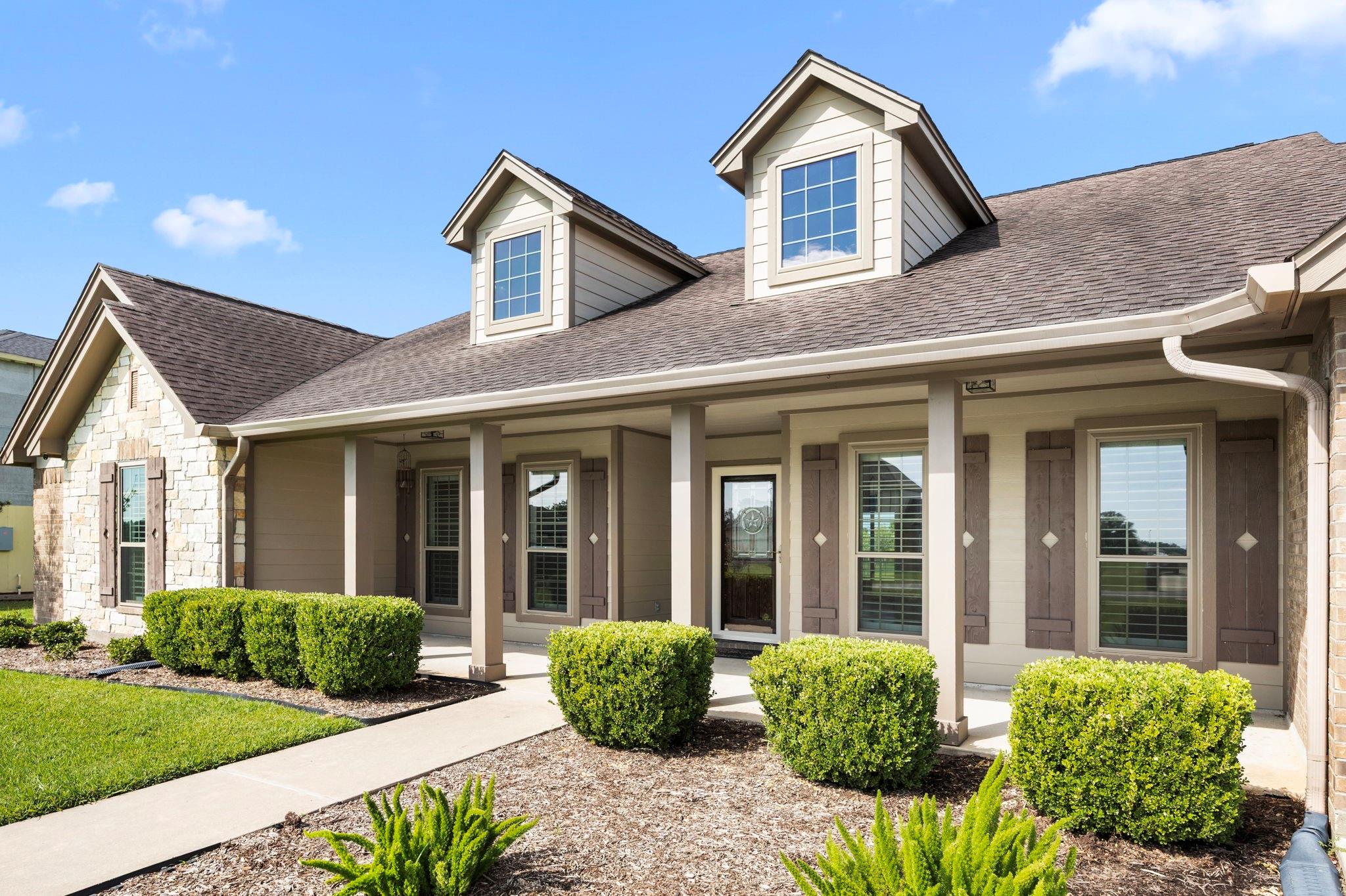 914 Lakeland Circle