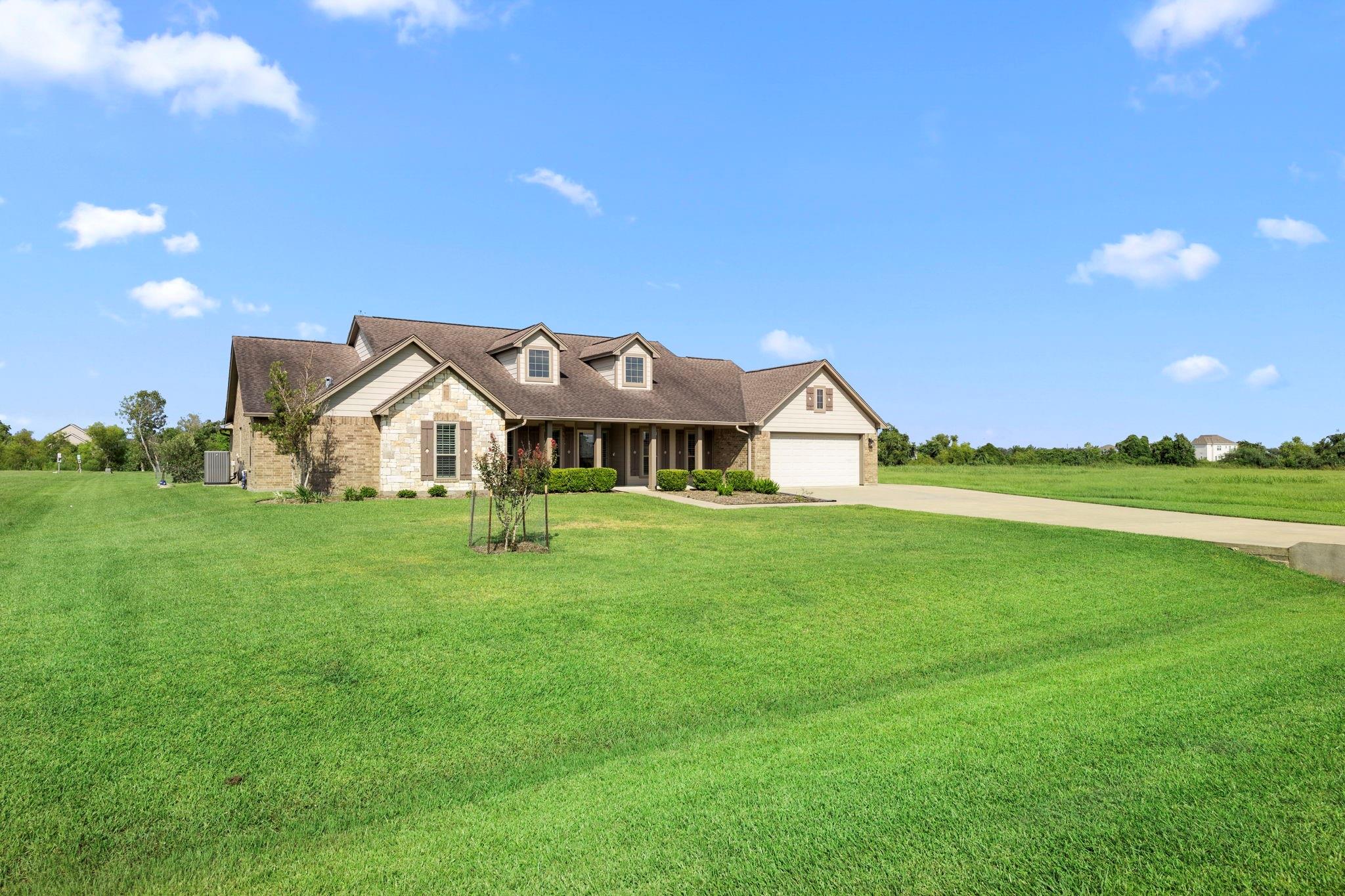 914 Lakeland Circle