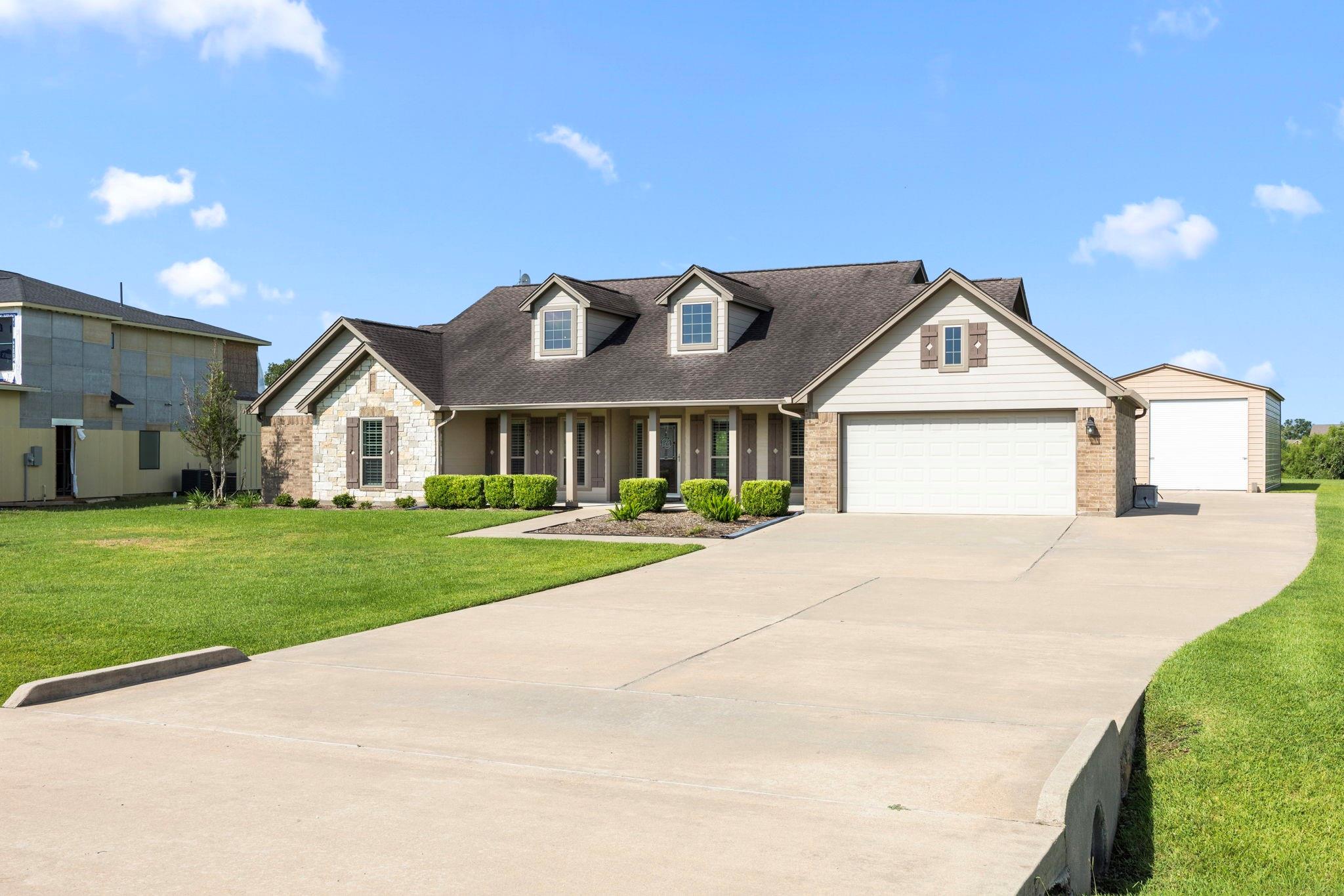 914 Lakeland Circle
