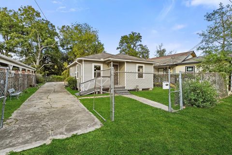 Photo of 4313 Engleford Street, Houston, TX 77026 (MLS # 50677589)