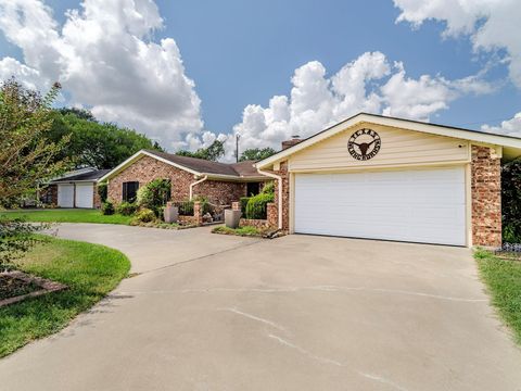 Photo of 1804 Lakeview Drive, Brenham, TX 77833 (MLS # 41839895) Photo of 1804 Lakeview Drive, Brenham, TX 77833 (MLS # 41839895)