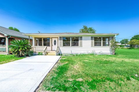 Photo of 2214 11th Avenue N, Texas City, TX 77590 (MLS # 31834662)