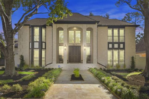 Photo of 507 Anchorage Lane, Houston, TX 77079 (MLS # 30912810)