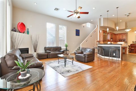 Photo of 826 E 29th Street, Houston, TX 77009 (MLS # 46590710)