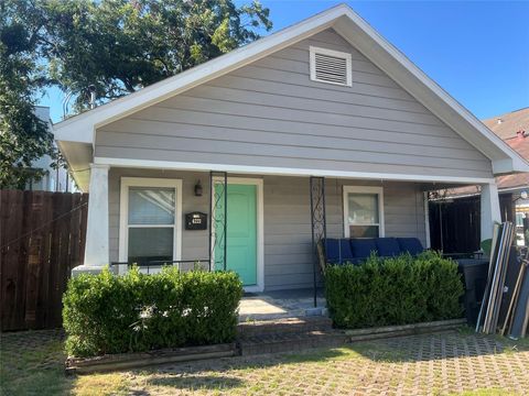 Photo of 4221 Marina Street, Houston, TX 77007 (MLS # 71980245)
