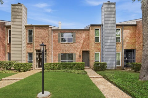 Photo of 1011 Fountain View Drive, Houston, TX 77057 (MLS # 79408311)